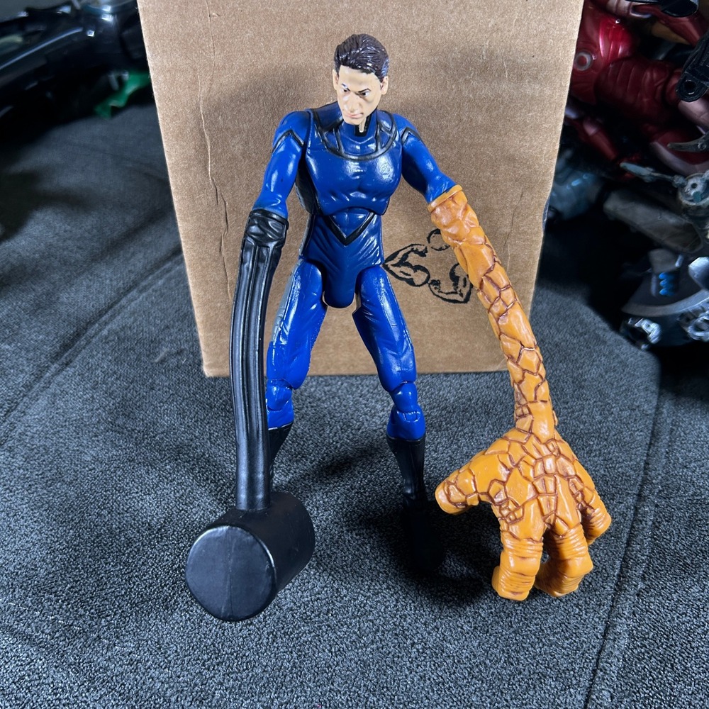 Mr. Fantastic Power Switching Fantastic Four Marvel 5.5 inch Action Figure